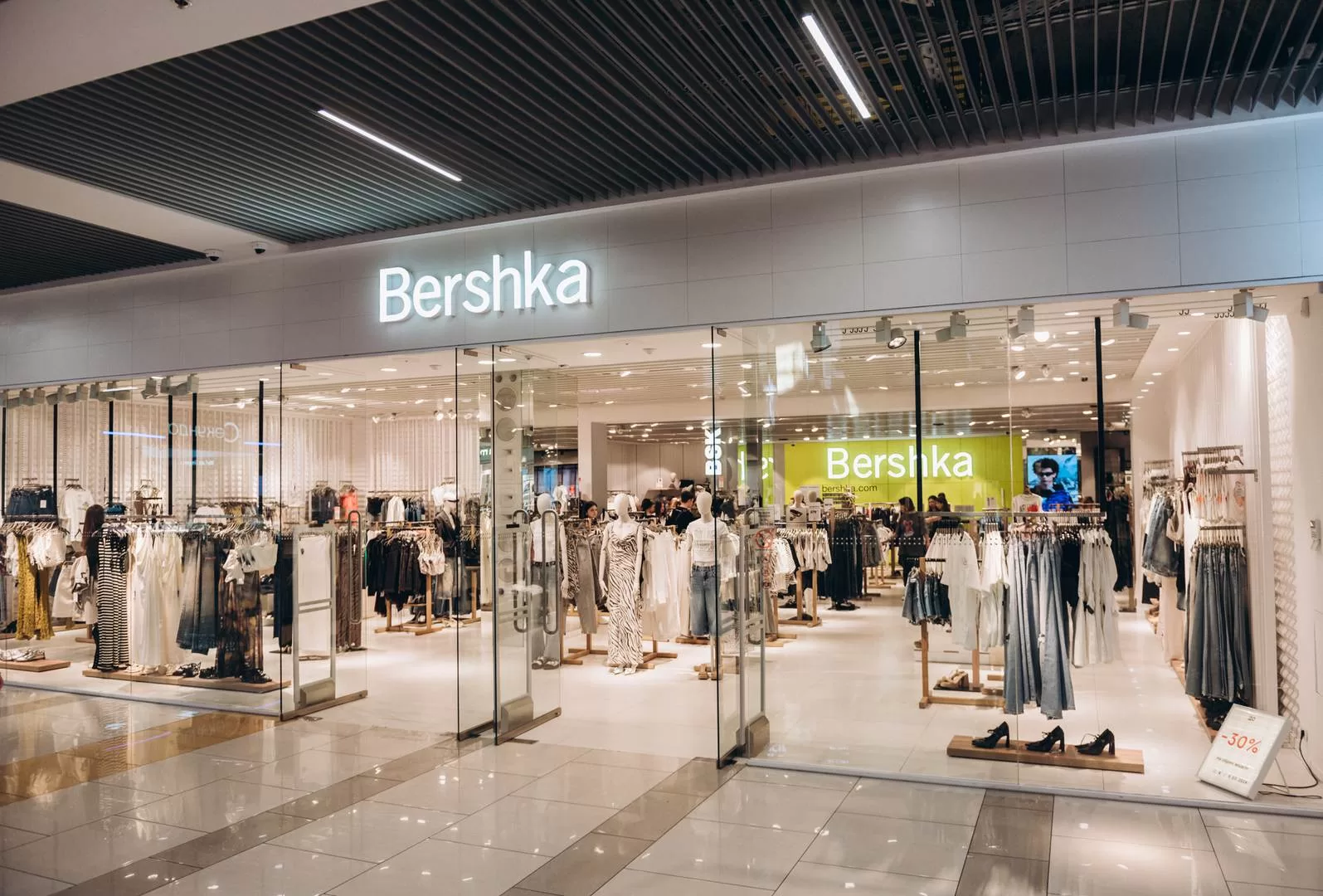 1148 07052408062694212 - Bershka USA