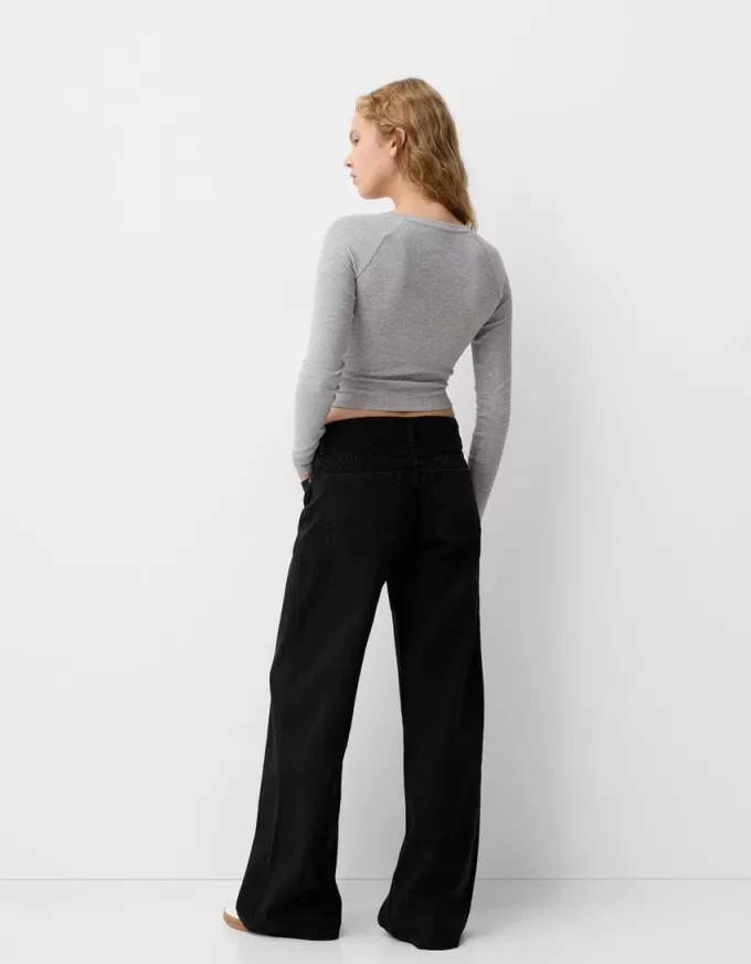 2-pack of long sleeve V-neck T-shirts