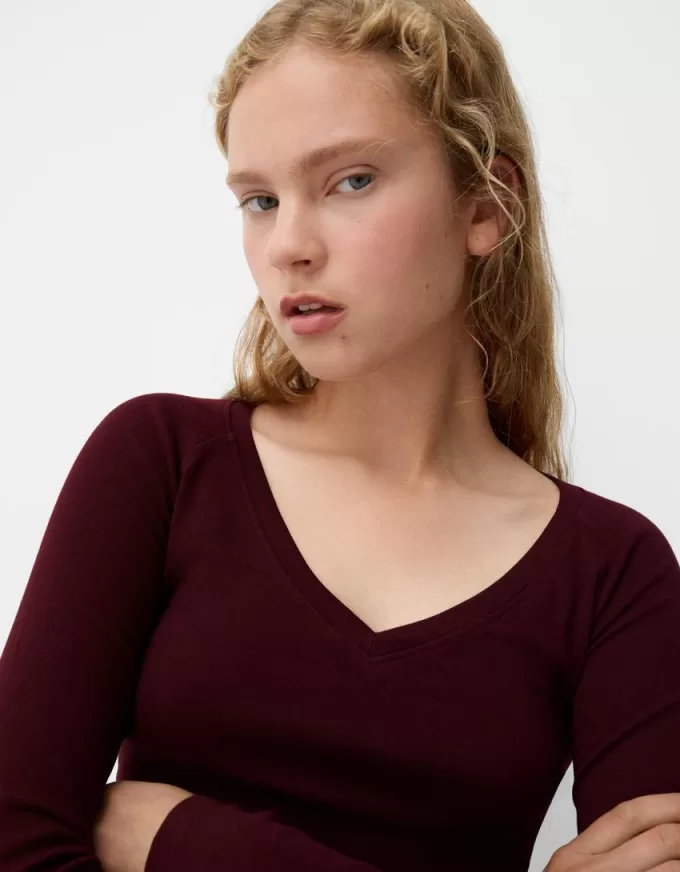 2-pack of long sleeve V-neck T-shirts