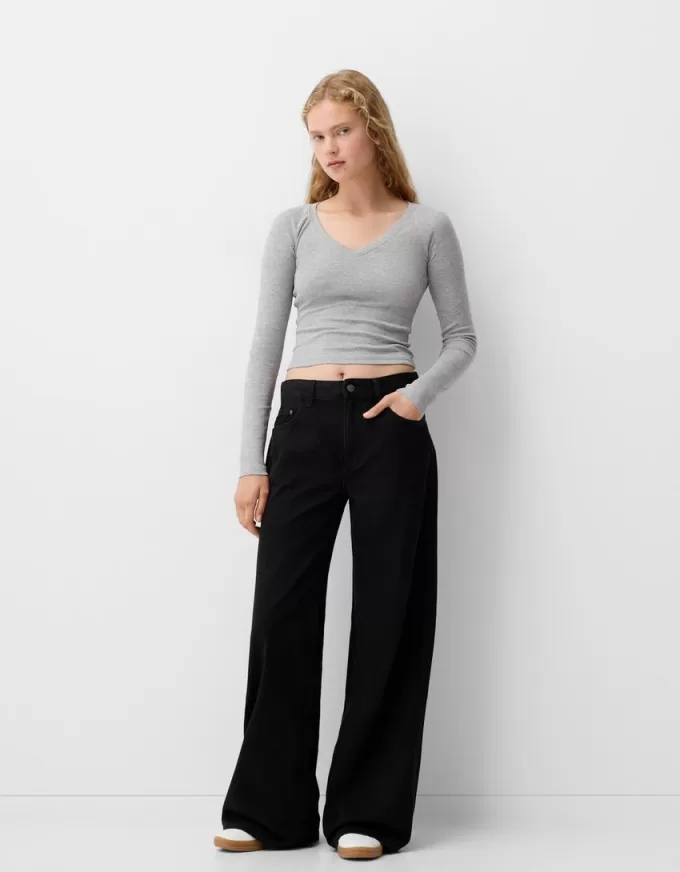 2-pack of long sleeve V-neck T-shirts