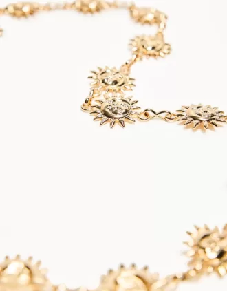 Belt with chain trim