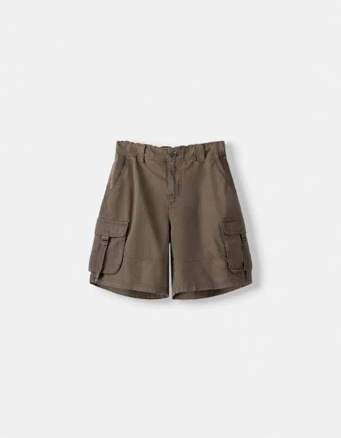 Cargo pockets with straps Bermuda shorts