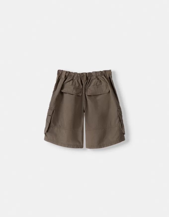 Cargo pockets with straps Bermuda shorts