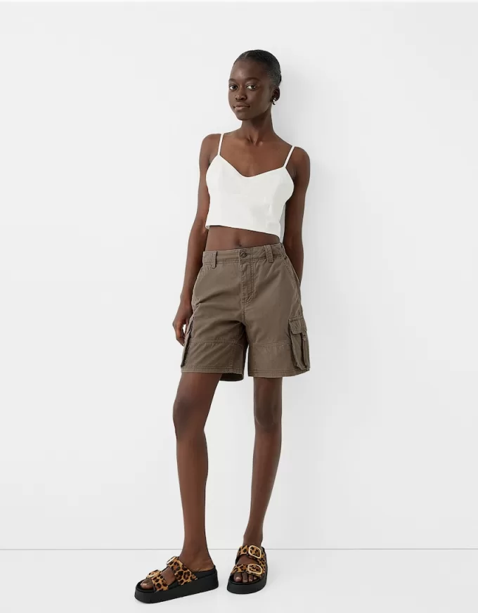 Cargo pockets with straps Bermuda shorts