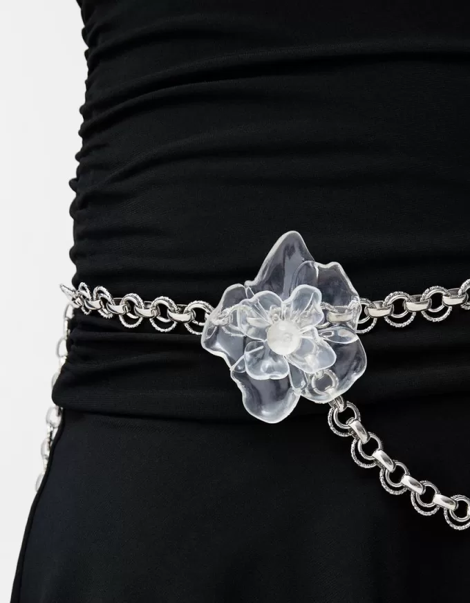 Chain belt with transparent flowers