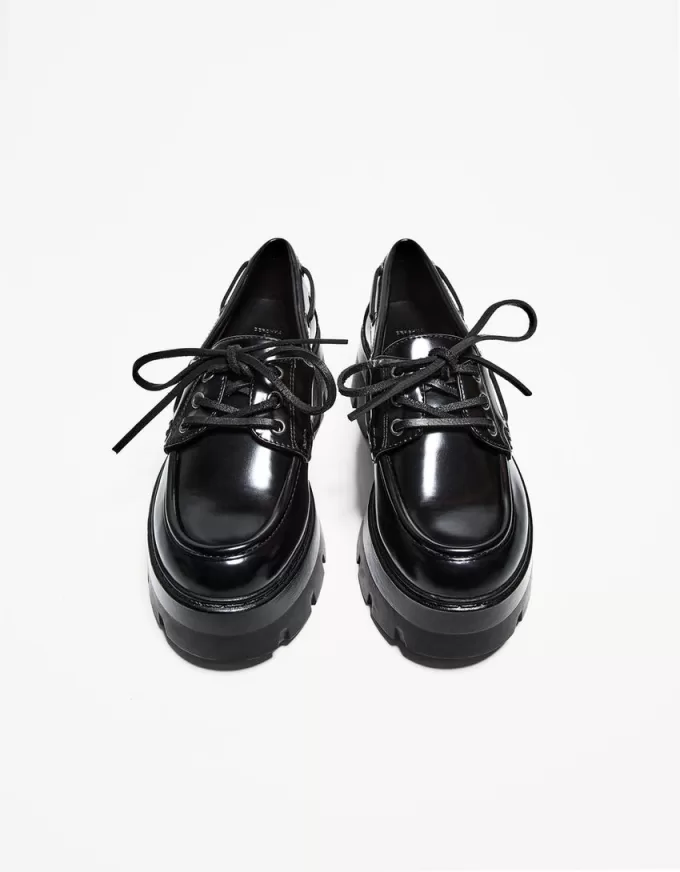 Chunky sole deck shoes