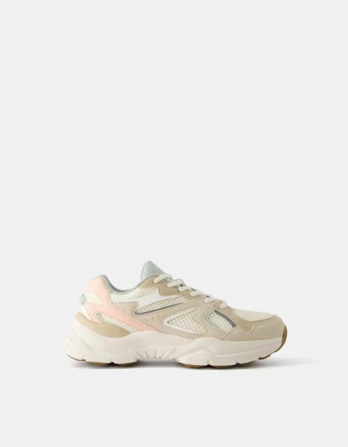 Contrasting sneakers with mesh detail