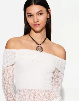 Cord necklace with pendant