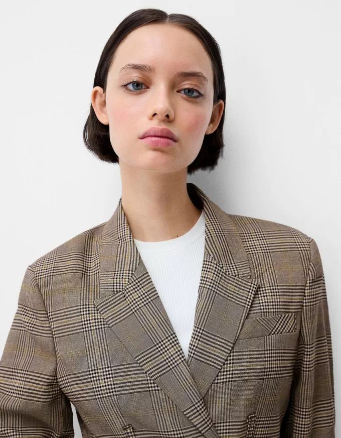 Cropped blazer with frayed hem