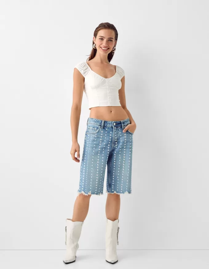 Cropped shirt with buttons