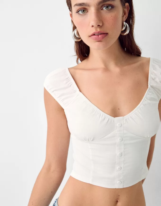 Cropped shirt with buttons