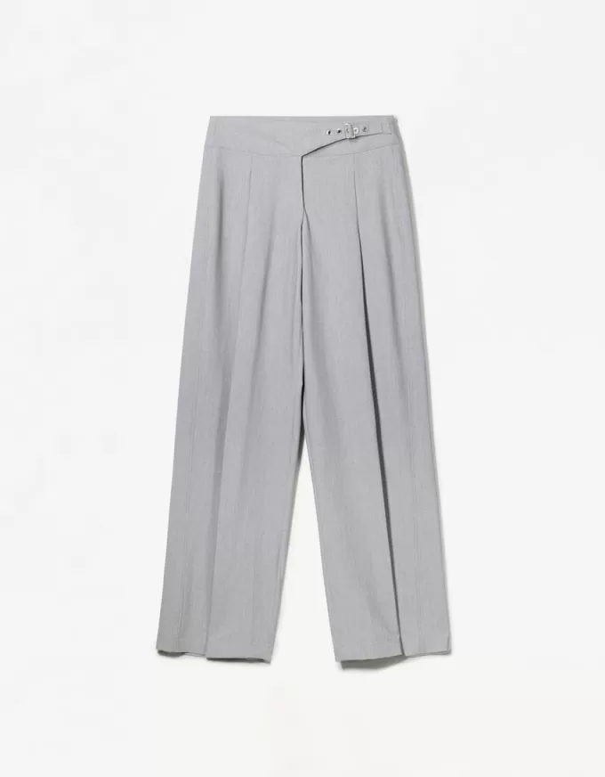 Darted pants with buckle