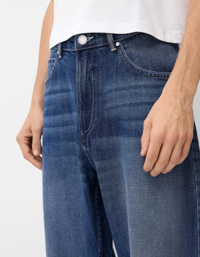 Embroidered baggy jeans