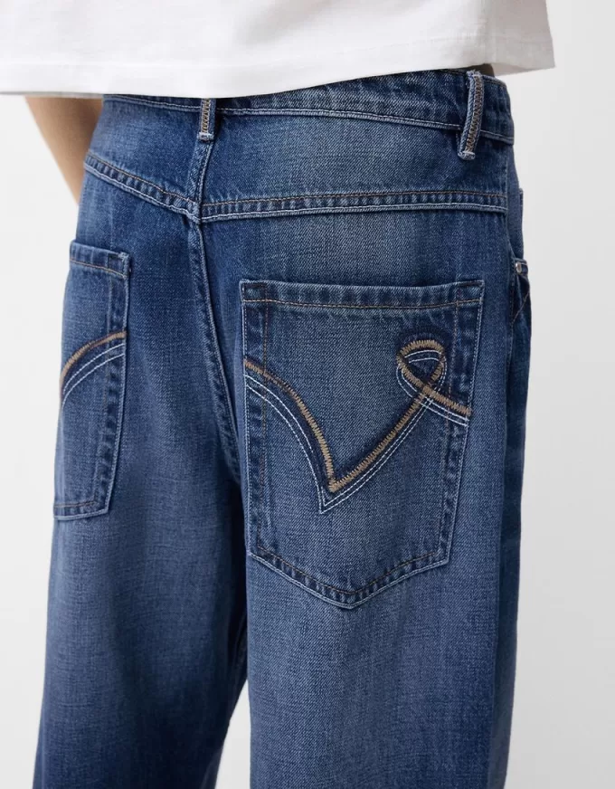 Embroidered baggy jeans