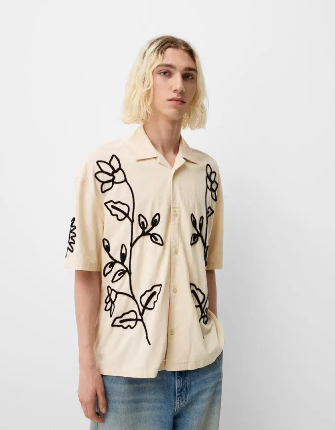 Embroidered short sleeve shirt Embroidered short sleeve shirt