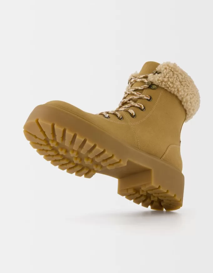 Faux shearling mountain boots Faux shearling mountain boots