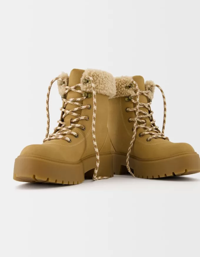 Faux shearling mountain boots Faux shearling mountain boots
