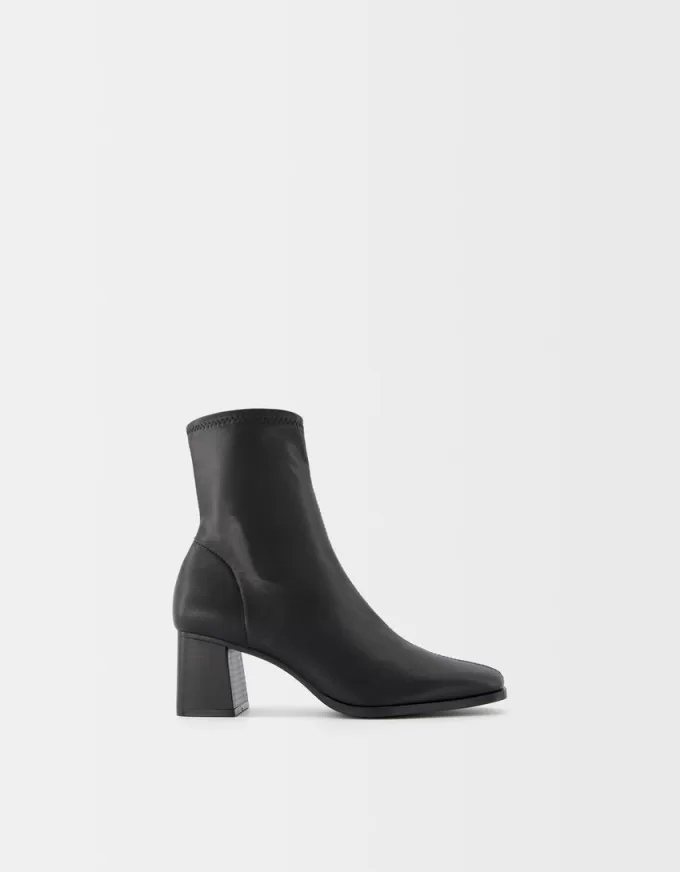 Fitted block-heel ankle boots Fitted block-heel ankle boots