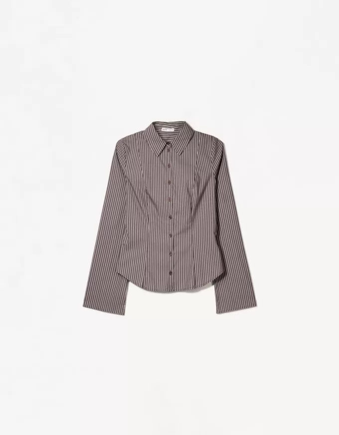Fitted shirt with flared sleeves