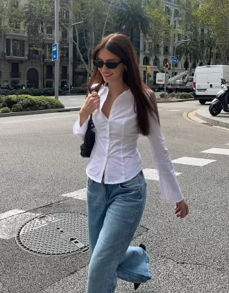 Fitted shirt with flared sleeves