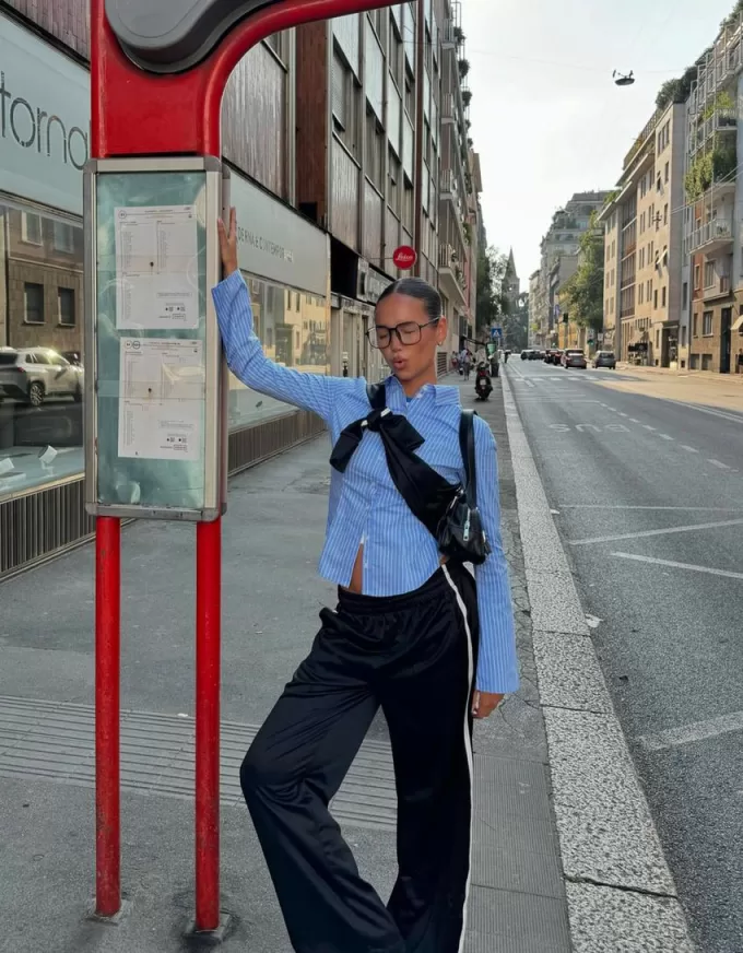 Fitted shirt with flared sleeves Fitted shirt with flared sleeves