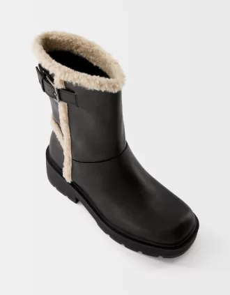 Flat ankle boots with faux shearling detail