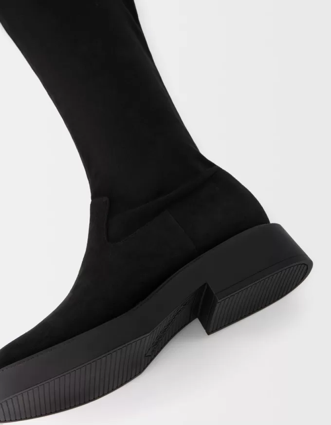 Flat fitted knee-high boots Flat fitted knee-high boots