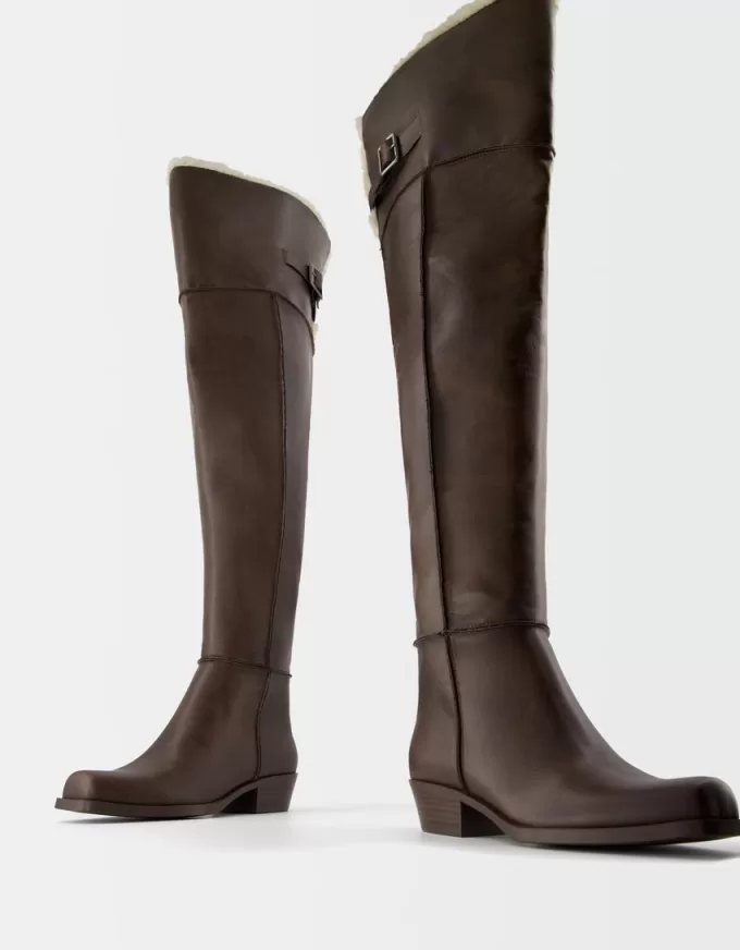 Flat over-the-knee boots Flat over-the-knee boots