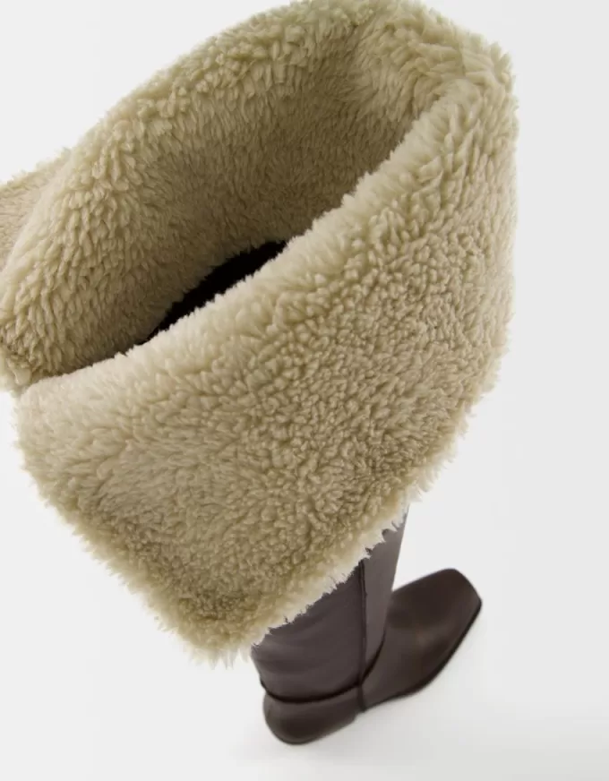 Flat over-the-knee boots Flat over-the-knee boots