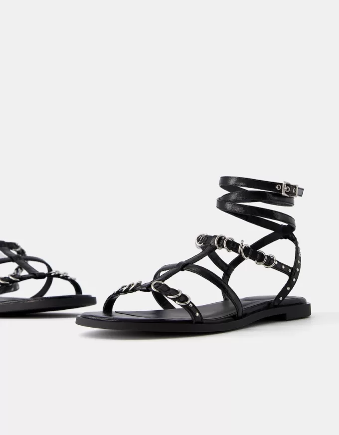 Flat sandals with ring details Flat sandals with ring details