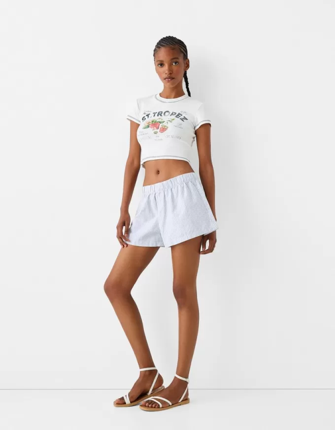 Flat sandals with straps