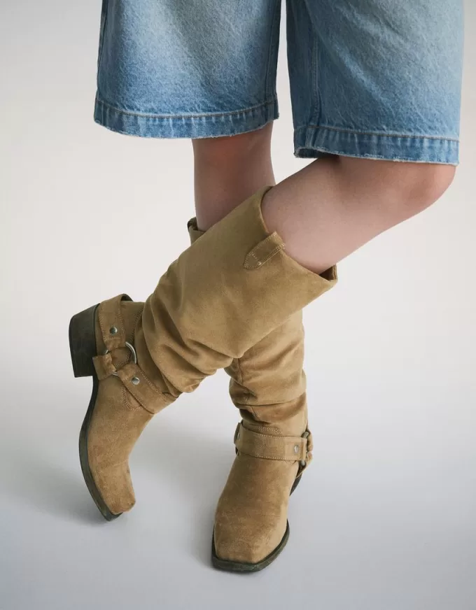 Flat slouchy biker boots