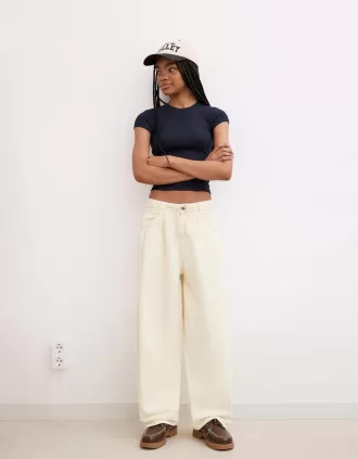 Flowing pants with darts