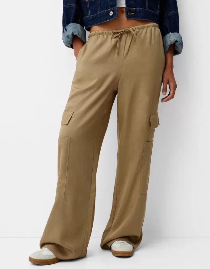 Flowing pants with side pocket Flowing pants with side pocket