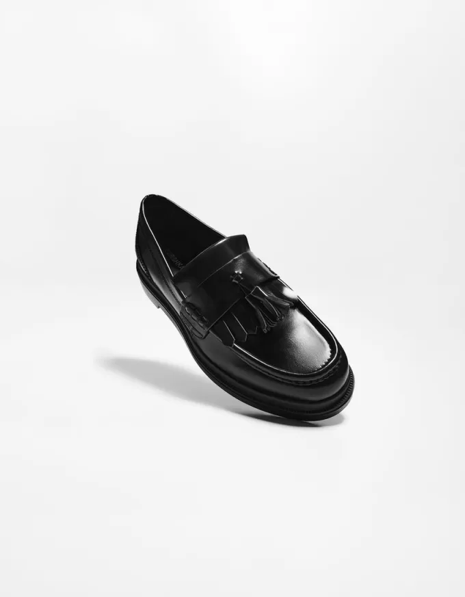 Fringed loafers with tassels