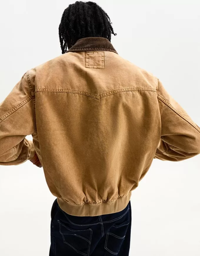 Jacket with contrasting collar