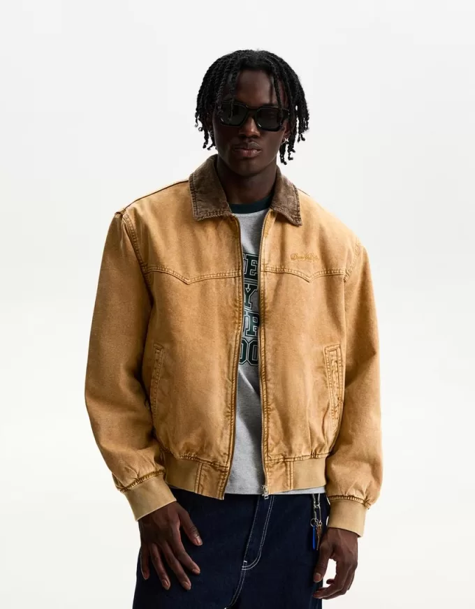 Jacket with contrasting collar