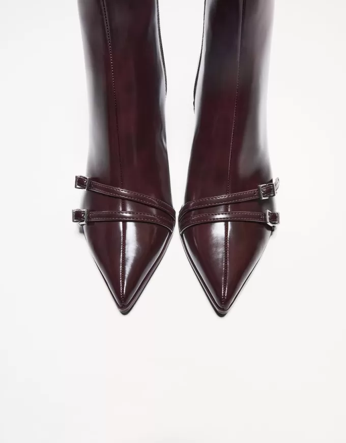 Kitten-heel ankle boots with buckles Kitten-heel ankle boots with buckles