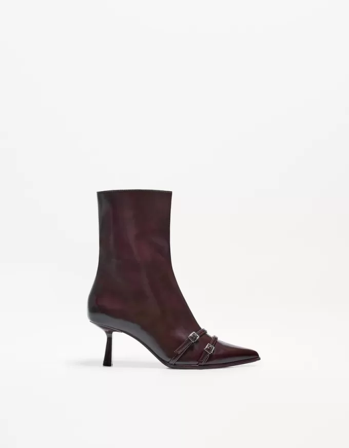 Kitten-heel ankle boots with buckles Kitten-heel ankle boots with buckles