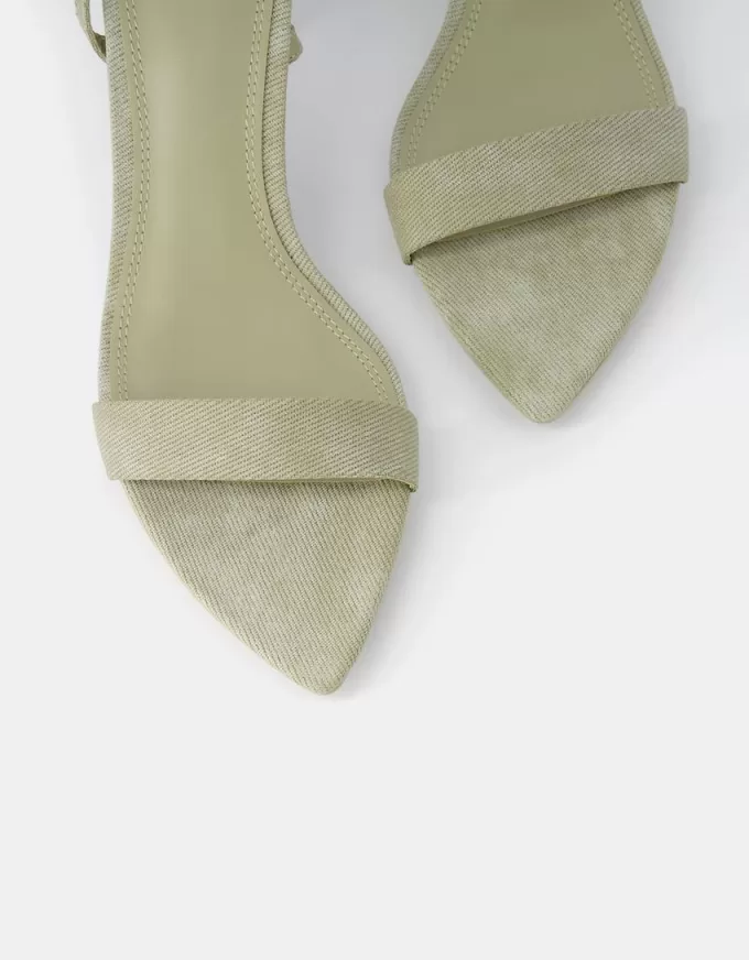 Kitten-heel sandals with pointed toe