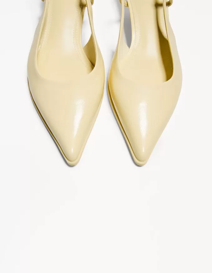 Kitten-heel shoes
