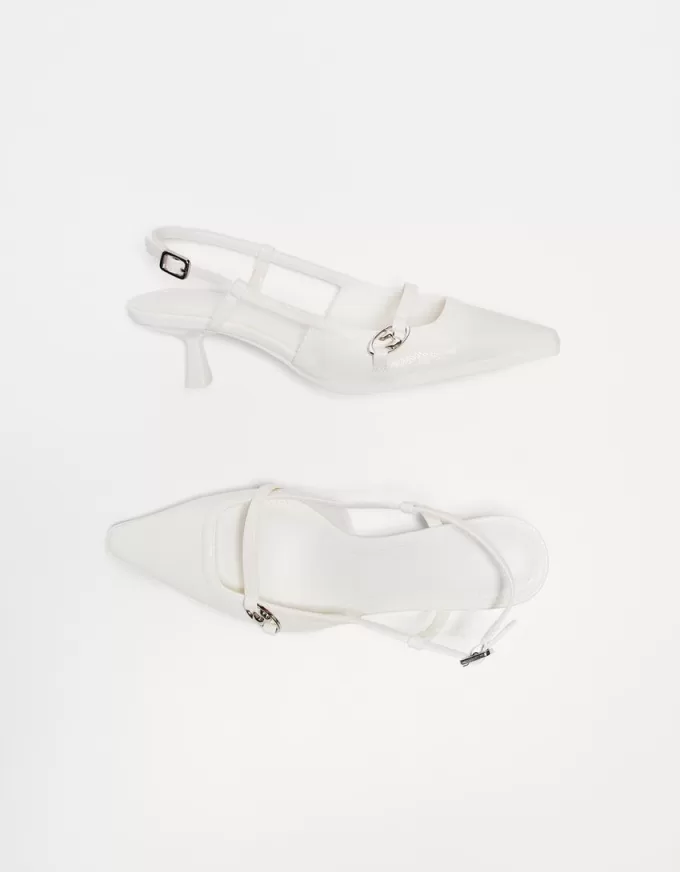 Kitten-heel shoes with buckle