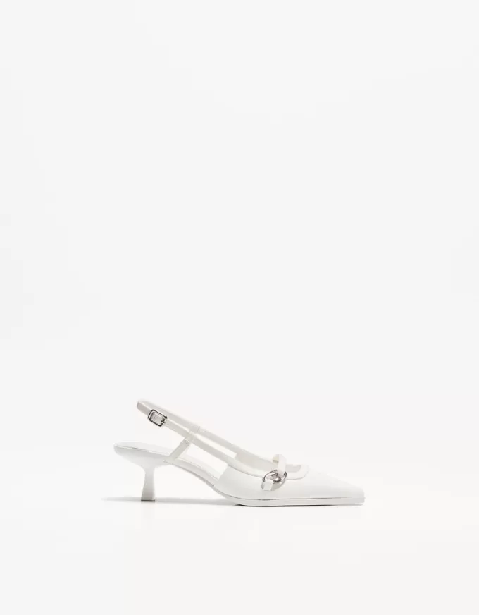 Kitten-heel shoes with buckle