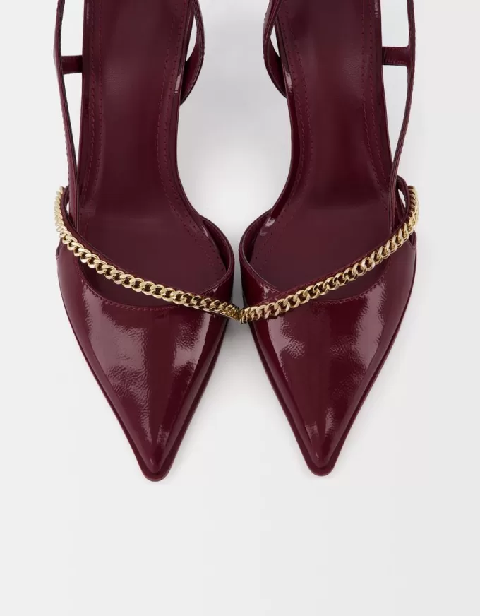 Kitten-heel shoes with chain detail