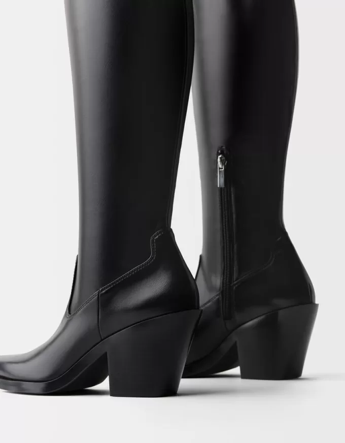 Knee-high high-heel cowboy boots Knee-high high-heel cowboy boots