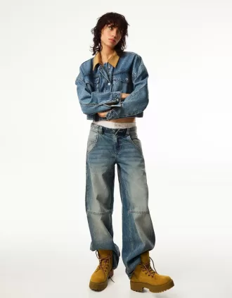 Lace-up mountain boots