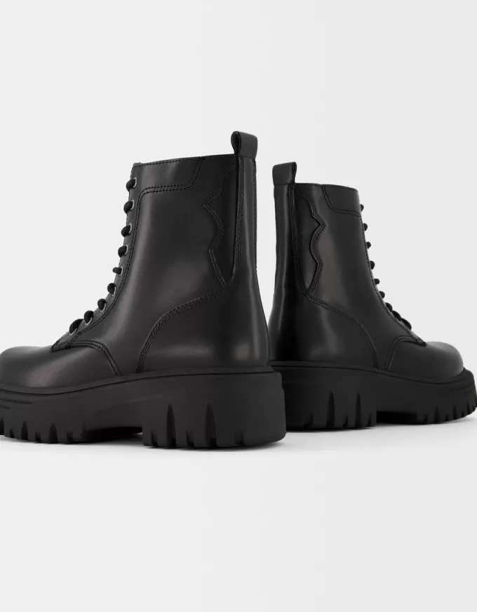 Lace-up platform ankle boots