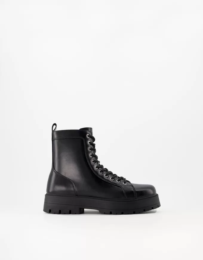 Lace-up track sole ankle boots