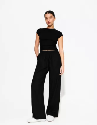 Linen blend pants with an elastic waistband