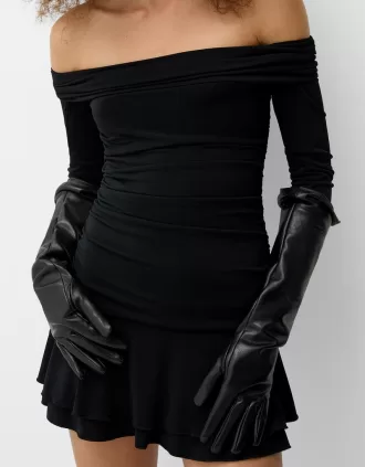 Long leather effect gloves